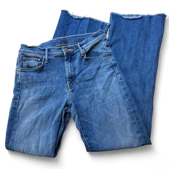 MOTHER The Weekender Frayed Flare Jeans in First Mate - Size 29 - Picture 2 of 15
